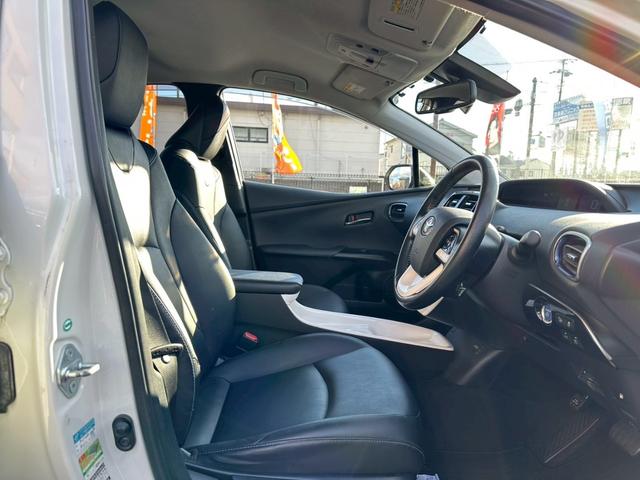 プリウス Ａツーリングセレクション　黒合皮シート／純正９インチＳＤナビ・地デジＴＶ／電動コーナーポール／バックモニター／ヘッドアップディスプレイ／純正１７インチＡＷ／純正ビルトインＥＴＣ／スマートキー（23枚目）