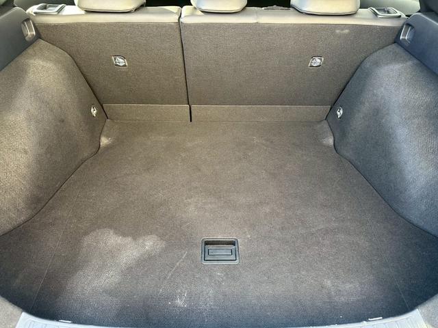 プリウス Ａツーリングセレクション　黒合皮シート／純正９インチＳＤナビ・地デジＴＶ／電動コーナーポール／バックモニター／ヘッドアップディスプレイ／純正１７インチＡＷ／純正ビルトインＥＴＣ／スマートキー（31枚目）