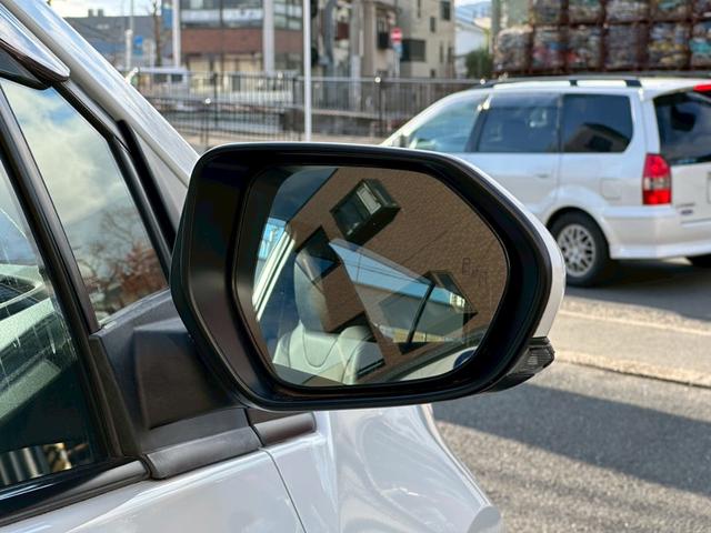 プリウス Ａツーリングセレクション　黒合皮シート／純正９インチＳＤナビ・地デジＴＶ／電動コーナーポール／バックモニター／ヘッドアップディスプレイ／純正１７インチＡＷ／純正ビルトインＥＴＣ／スマートキー（40枚目）