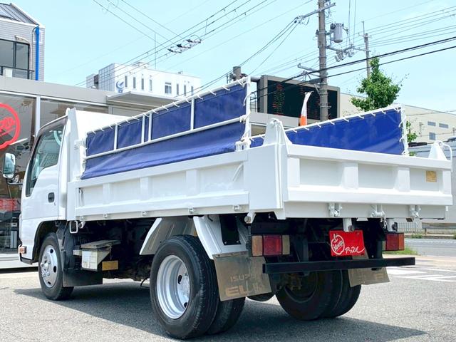 エルフトラック ダンプ２．０ｔ　高床　２．０ｔ　ダンプ　パワーステアリング　エアバック　エアコン　色シロ　走行距離９０９００ｋｍ　燃料ディーゼル　シフトフロア５速ＭＴ（5枚目）