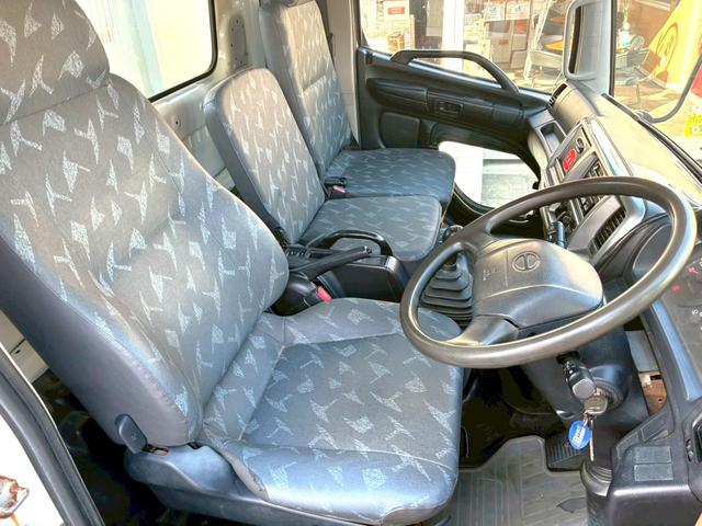 ヒノレンジャー ダンプ　４．０ｔ　積載３．６０ｔダンプ　高床　電格ミラー　パワーステアリング　パワーウィンドウ　エアバック　エアコン　走行距離６７３００ｋｍ（21枚目）