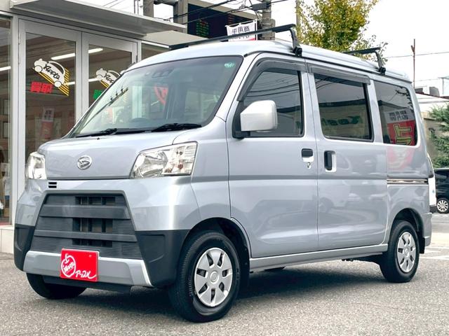 ハイゼットカーゴ クルーズＳＡＩＩＩ　ＥＴＣ　バックカメラ　キーレス　衝突被害軽減ブレーキ　横滑り防止装置　オートマチックハイビーム　電動格納ミラー　アイドリングストップ付　ＡＢＳ　タイミングチェーン　パワーウインドウ　軽バン　軽箱（9枚目）