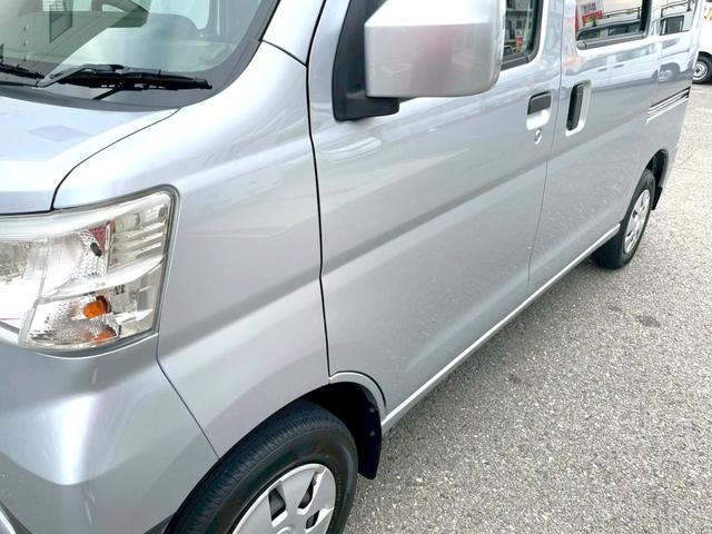 ハイゼットカーゴ クルーズＳＡＩＩＩ　ＥＴＣ　バックカメラ　キーレス　衝突被害軽減ブレーキ　横滑り防止装置　オートマチックハイビーム　電動格納ミラー　アイドリングストップ付　ＡＢＳ　タイミングチェーン　パワーウインドウ　軽バン　軽箱（17枚目）