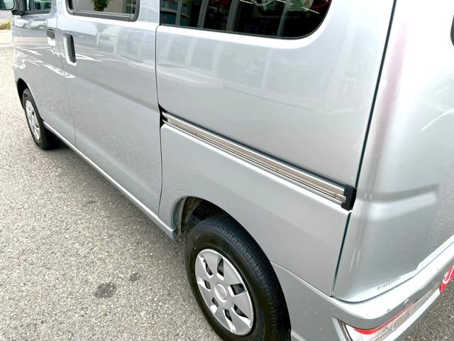 ハイゼットカーゴ クルーズＳＡＩＩＩ　ＥＴＣ　バックカメラ　キーレス　衝突被害軽減ブレーキ　横滑り防止装置　オートマチックハイビーム　電動格納ミラー　アイドリングストップ付　ＡＢＳ　タイミングチェーン　パワーウインドウ　軽バン　軽箱（18枚目）