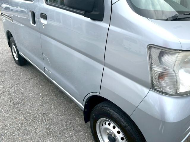 サンバーバン トランスポーター　キーレス　タイミングチェーン　パワーウインドウ　パワーステアリング　エアバック　エアコン　走行距離３２６００ｋｍ　軽バン　軽箱　ハイルーフ　積載量３５０ｋｇ　乗車定員４名（16枚目）