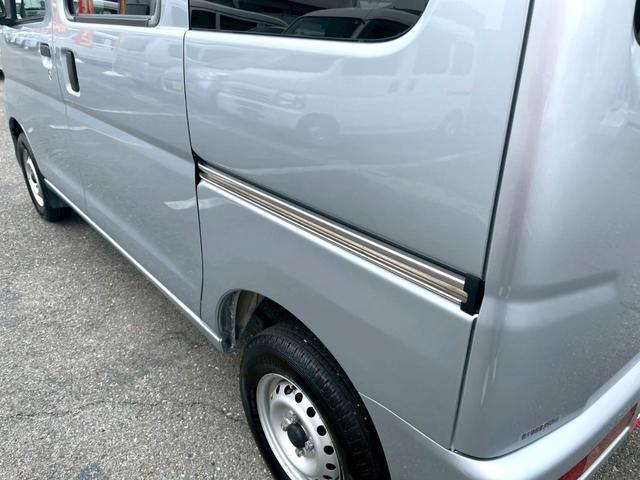 サンバーバン トランスポーター　キーレス　タイミングチェーン　パワーウインドウ　パワーステアリング　エアバック　エアコン　走行距離３２６００ｋｍ　軽バン　軽箱　ハイルーフ　積載量３５０ｋｇ　乗車定員４名（18枚目）