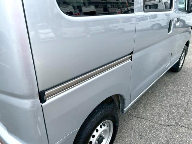 サンバーバン トランスポーター　キーレス　タイミングチェーン　パワーウインドウ　パワーステアリング　エアバック　エアコン　走行距離３２６００ｋｍ　軽バン　軽箱　ハイルーフ　積載量３５０ｋｇ　乗車定員４名（19枚目）