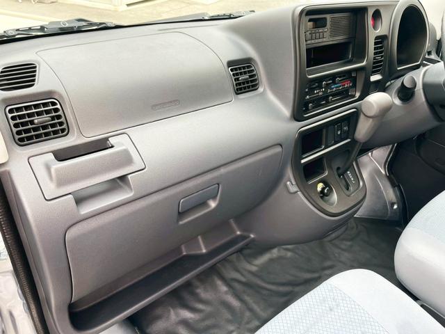 サンバーバン トランスポーター　キーレス　タイミングチェーン　パワーウインドウ　パワーステアリング　エアバック　エアコン　走行距離３２６００ｋｍ　軽バン　軽箱　ハイルーフ　積載量３５０ｋｇ　乗車定員４名（26枚目）