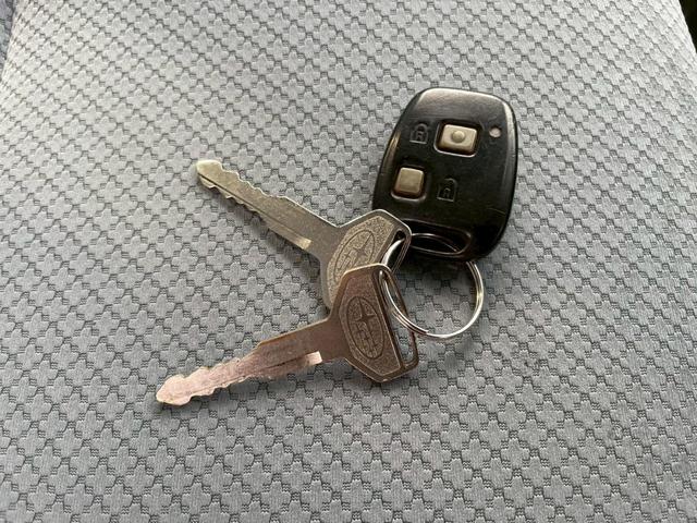 サンバーバン トランスポーター　キーレス　タイミングチェーン　パワーウインドウ　パワーステアリング　エアバック　エアコン　走行距離３２６００ｋｍ　軽バン　軽箱　ハイルーフ　積載量３５０ｋｇ　乗車定員４名（28枚目）