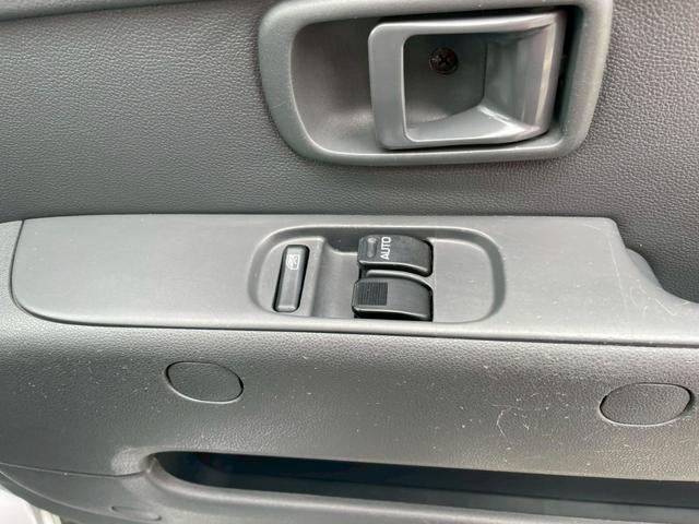 サンバーバン トランスポーター　キーレス　タイミングチェーン　パワーウインドウ　パワーステアリング　エアバック　エアコン　走行距離３２６００ｋｍ　軽バン　軽箱　ハイルーフ　積載量３５０ｋｇ　乗車定員４名（30枚目）