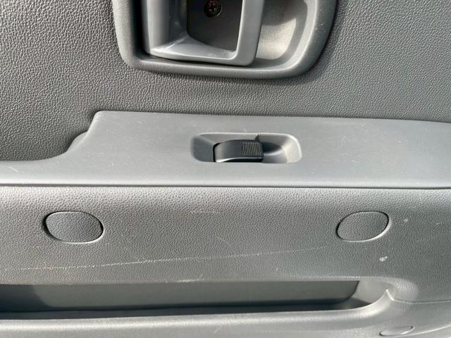 サンバーバン トランスポーター　キーレス　タイミングチェーン　パワーウインドウ　パワーステアリング　エアバック　エアコン　走行距離３２６００ｋｍ　軽バン　軽箱　ハイルーフ　積載量３５０ｋｇ　乗車定員４名（31枚目）