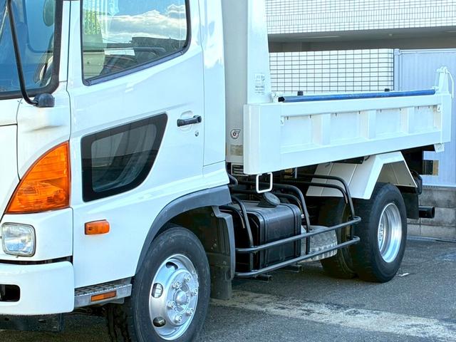 ヒノレンジャー ダンプ　４．０ｔ（積載量３．６０ｔ）ダンプ　高床　電動格納ミラー　パワーステアリング　パワーウィンドウ　エアバック　エアコン　走行距離７５０００ｋｍ（16枚目）
