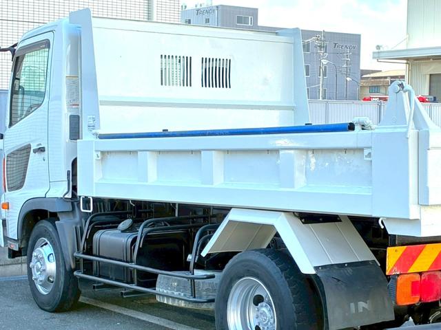 ヒノレンジャー ダンプ　４．０ｔ（積載量３．６０ｔ）ダンプ　高床　電動格納ミラー　パワーステアリング　パワーウィンドウ　エアバック　エアコン　走行距離７５０００ｋｍ（17枚目）