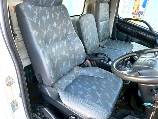 ヒノレンジャー ダンプ　４．０ｔ（積載量３．６０ｔ）ダンプ　高床　電動格納ミラー　パワーステアリング　パワーウィンドウ　エアバック　エアコン　走行距離７５０００ｋｍ（19枚目）