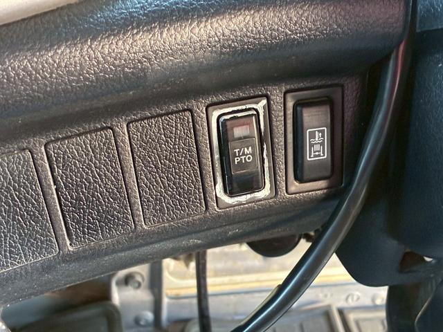 ヒノレンジャー ダンプ　４．０ｔ（積載量３．６０ｔ）ダンプ　高床　電動格納ミラー　パワーステアリング　パワーウィンドウ　エアバック　エアコン　走行距離７５０００ｋｍ（28枚目）