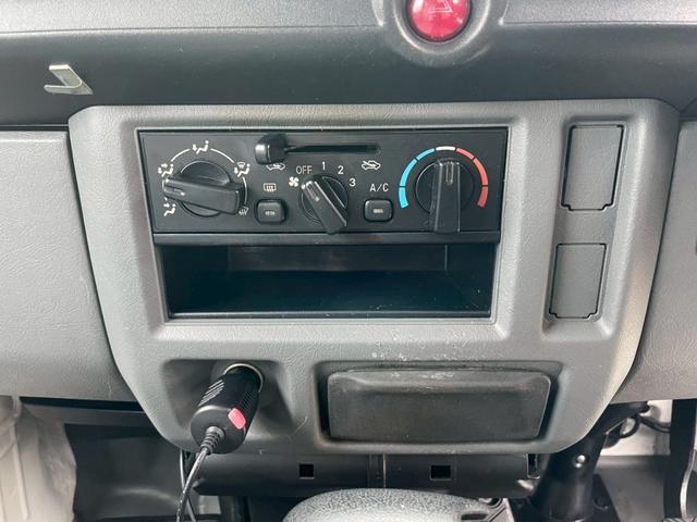 NV100クリッパーバン DX ETC パワーステアリング エアバック エアコン 走行距離68300km 軽バン 軽箱 ハイルーフ 積載量350kg 乗車定員4名(27枚目)