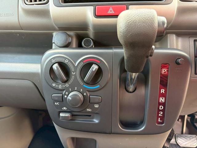 エブリイ ＰＣ　キーレス　ＥＴＣ　ナビ　４ＡＴ　タイミングチェーン　パワーウインドウ　パワーステアリング　エアバック　エアコン　走行距離６２５００ｋｍ　軽バン　軽箱　ハイルーフ　積載量３５０ｋｇ　乗車定員４名（35枚目）