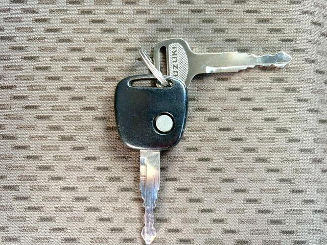 エブリイ ＰＣ　キーレス　タイミングチェーン　パワーウインドウ　パワーステアリング　エアバック　エアコン　走行距離１０３００ｋｍ　軽バン　軽箱　ハイルーフ　積載量３５０ｋｇ　乗車定員４名（28枚目）