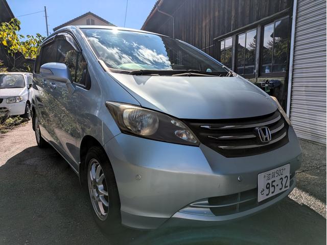 フリード Ｇ　ジャストセレクション　ブリジストン製アルミホイール　電動スライドドア　７人乗り　ナビ　バックカメラ　ＥＴＣ（2枚目）