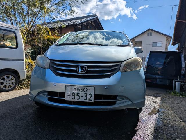 フリード Ｇ　ジャストセレクション　ブリジストン製アルミホイール　電動スライドドア　７人乗り　ナビ　バックカメラ　ＥＴＣ（3枚目）