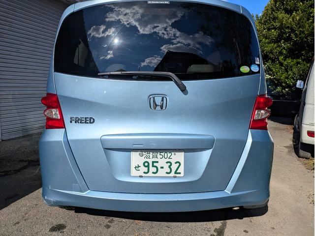 フリード Ｇ　ジャストセレクション　ブリジストン製アルミホイール　電動スライドドア　７人乗り　ナビ　バックカメラ　ＥＴＣ（6枚目）