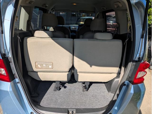 フリード Ｇ　ジャストセレクション　ブリジストン製アルミホイール　電動スライドドア　７人乗り　ナビ　バックカメラ　ＥＴＣ（7枚目）