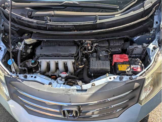 フリード Ｇ　ジャストセレクション　ブリジストン製アルミホイール　電動スライドドア　７人乗り　ナビ　バックカメラ　ＥＴＣ（8枚目）