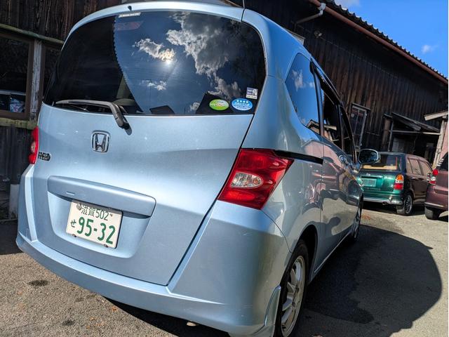 フリード Ｇ　ジャストセレクション　ブリジストン製アルミホイール　電動スライドドア　７人乗り　ナビ　バックカメラ　ＥＴＣ（9枚目）