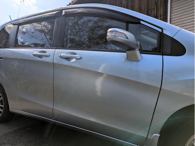 フリード Ｇ　ジャストセレクション　ブリジストン製アルミホイール　電動スライドドア　７人乗り　ナビ　バックカメラ　ＥＴＣ（12枚目）