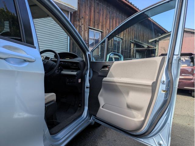 フリード Ｇ　ジャストセレクション　ブリジストン製アルミホイール　電動スライドドア　７人乗り　ナビ　バックカメラ　ＥＴＣ（17枚目）