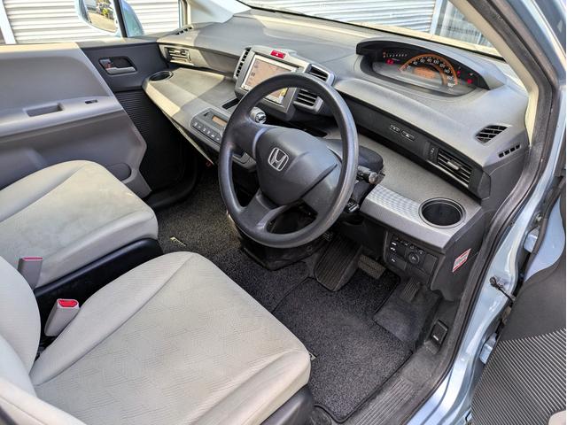 フリード Ｇ　ジャストセレクション　ブリジストン製アルミホイール　電動スライドドア　７人乗り　ナビ　バックカメラ　ＥＴＣ（18枚目）