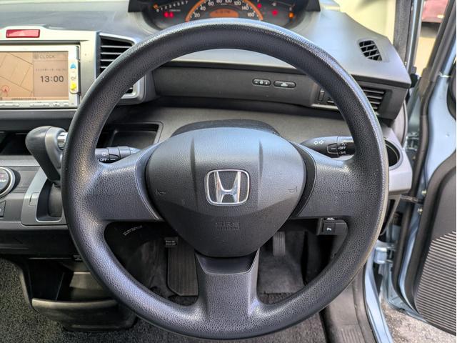 フリード Ｇ　ジャストセレクション　ブリジストン製アルミホイール　電動スライドドア　７人乗り　ナビ　バックカメラ　ＥＴＣ（22枚目）