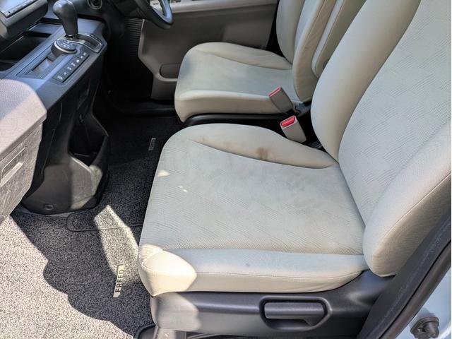 フリード Ｇ　ジャストセレクション　ブリジストン製アルミホイール　電動スライドドア　７人乗り　ナビ　バックカメラ　ＥＴＣ（28枚目）