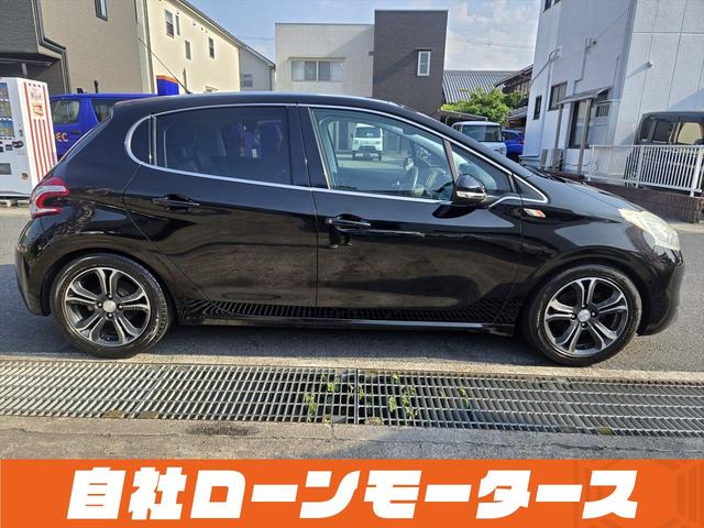 ２０８ シエロ　ガラスルーフ　クルーズコントロール　純正ナビ　フルセグ　Ｂｌｕｅｔｏｏｔｈオーディオ　後ろソナー　黒ハーフレザーシート　キーレスキー　純正１６インチアルミホイール（11枚目）