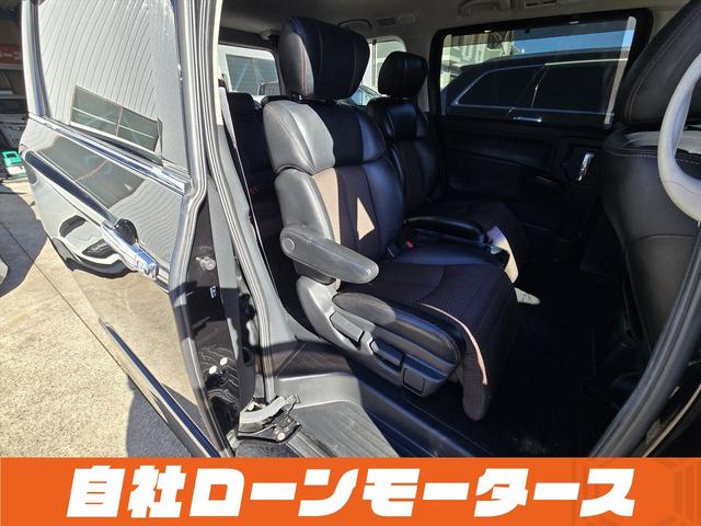 エルグランド ２５０ハイウェイスターアーバンクロム　ＡＬＰＩＮＥフリップダウンモニター　両側パワースライドドア　純正ナビフルセグＤＶＤ　Ｂｌｕｅｔｏｏｔｈ　Ｂカメラ　ハーフレザー　オットマン　ステアスイッチ　オートＨＩＤヘッドライト　フォグ純正１８ＡＷ（44枚目）