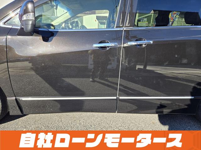 エルグランド ２５０ハイウェイスターアーバンクロム　ＡＬＰＩＮＥフリップダウンモニター　両側パワースライドドア　純正ナビフルセグＤＶＤ　Ｂｌｕｅｔｏｏｔｈ　Ｂカメラ　ハーフレザー　オットマン　ステアスイッチ　オートＨＩＤヘッドライト　フォグ純正１８ＡＷ（50枚目）