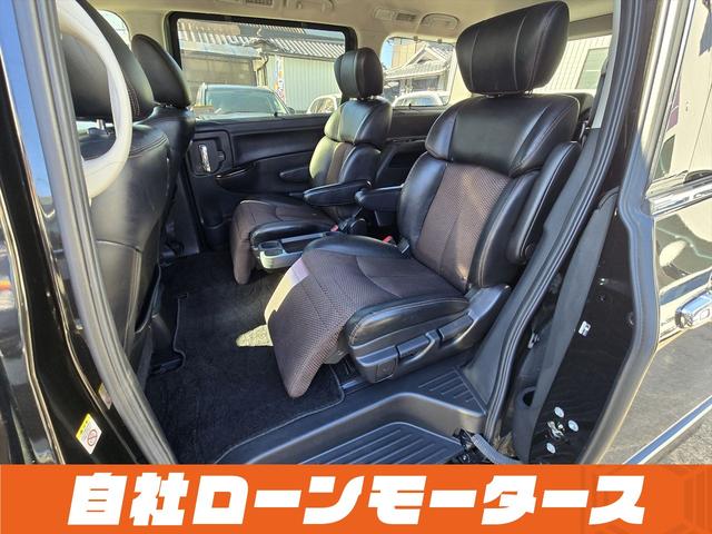 エルグランド ２５０ハイウェイスターアーバンクロム　ＡＬＰＩＮＥフリップダウンモニター　両側パワースライドドア　純正ナビフルセグＤＶＤ　Ｂｌｕｅｔｏｏｔｈ　Ｂカメラ　ハーフレザー　オットマン　ステアスイッチ　オートＨＩＤヘッドライト　フォグ純正１８ＡＷ（57枚目）