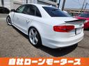 Ａ４ ２．０ＴＦＳＩ　Ｓラインパッケージ　社外車庫調　社外Ｆ／Ｒエアロ＆グリル＆ミラーカバー　ナビ　フルセグ　Ｂｌｕｅｔｏｏｔｈ　Ｂカメラ　クリアランスソナー　１９インチＡＷ　パドルシフト　ハーフレザーシートパワーシート（8枚目）