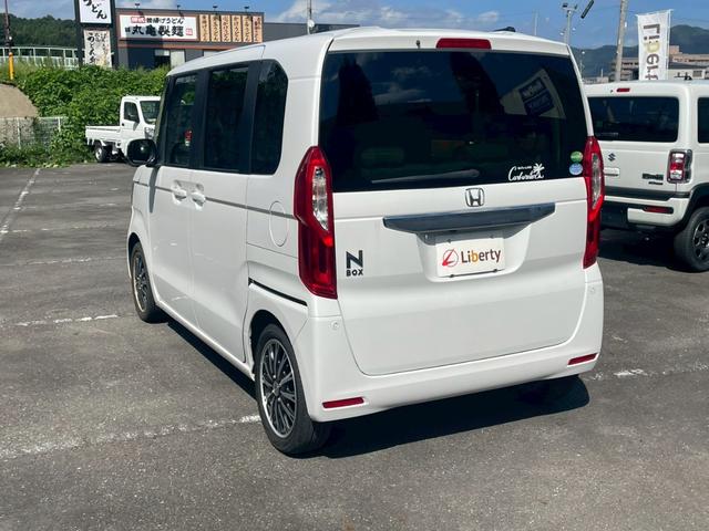 Ｎ－ＢＯＸ Ｇ・Ｌホンダセンシング　純正ナビ　バックカメラ　ＥＴＣ　片側電動スライドドア　衝突被害軽減ブレーキ　レーンキープアシスト　純正アルミホイール　スマートキー　シートバックテーブル　アクセサリーソケット　電動格納式ミラー（13枚目）