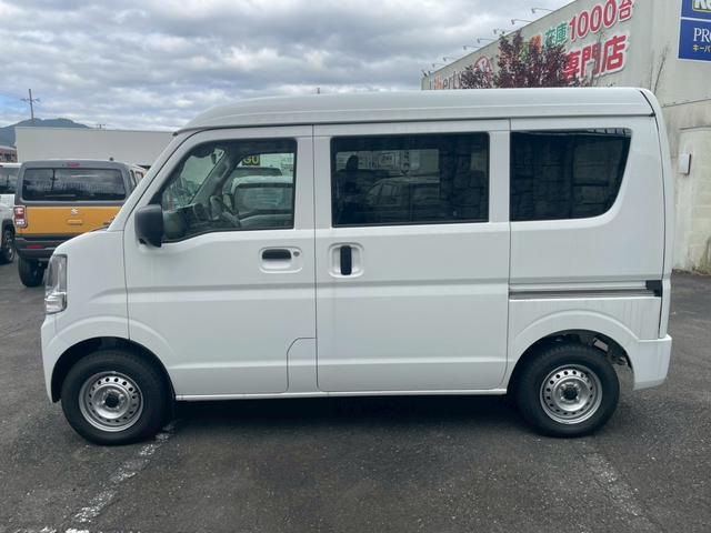 エブリイ ＰＡ　４ＷＤ　衝突被害軽減ブレーキ　レーンキープアシスト　パーキングセンサー　オートライト　両側スライドドア　ＦＭ／ＡＭラジオ　アイドリングストップ　横滑り防止機能　マニュアルエアコン　パワーステアリング（10枚目）