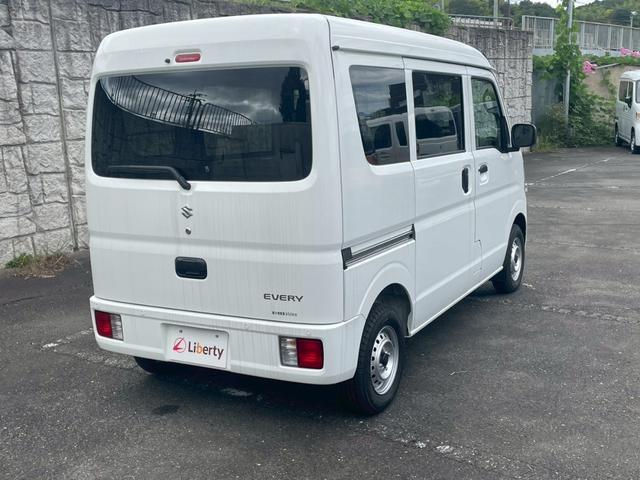 エブリイ ＰＡ　４ＷＤ　衝突被害軽減ブレーキ　レーンキープアシスト　パーキングセンサー　オートライト　両側スライドドア　ＦＭ／ＡＭラジオ　アイドリングストップ　横滑り防止機能　マニュアルエアコン　パワーステアリング（13枚目）