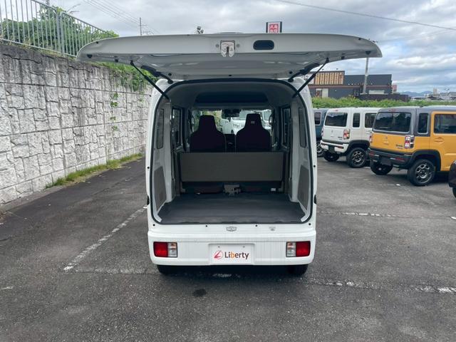 エブリイ ＰＡ　４ＷＤ　衝突被害軽減ブレーキ　レーンキープアシスト　パーキングセンサー　オートライト　両側スライドドア　ＦＭ／ＡＭラジオ　アイドリングストップ　横滑り防止機能　マニュアルエアコン　パワーステアリング（14枚目）