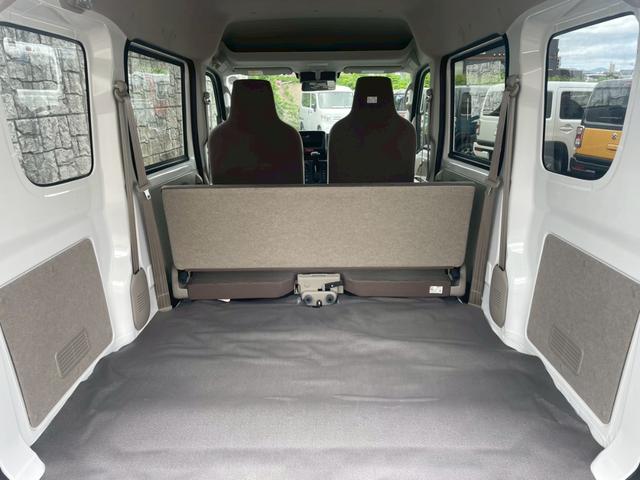 エブリイ ＰＡ　４ＷＤ　衝突被害軽減ブレーキ　レーンキープアシスト　パーキングセンサー　オートライト　両側スライドドア　ＦＭ／ＡＭラジオ　アイドリングストップ　横滑り防止機能　マニュアルエアコン　パワーステアリング（15枚目）