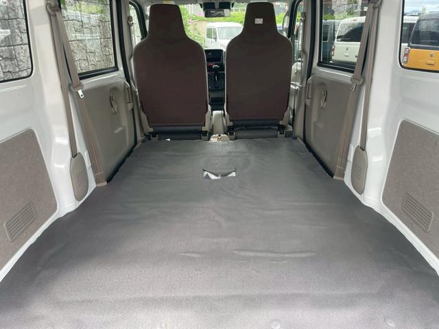 エブリイ ＰＡ　４ＷＤ　衝突被害軽減ブレーキ　レーンキープアシスト　パーキングセンサー　オートライト　両側スライドドア　ＦＭ／ＡＭラジオ　アイドリングストップ　横滑り防止機能　マニュアルエアコン　パワーステアリング（16枚目）