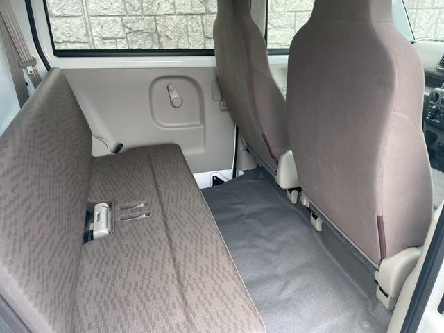 エブリイ ＰＡ　４ＷＤ　衝突被害軽減ブレーキ　レーンキープアシスト　パーキングセンサー　オートライト　両側スライドドア　ＦＭ／ＡＭラジオ　アイドリングストップ　横滑り防止機能　マニュアルエアコン　パワーステアリング（28枚目）