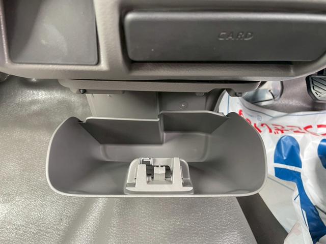 エブリイ ＰＡ　４ＷＤ　衝突被害軽減ブレーキ　レーンキープアシスト　パーキングセンサー　オートライト　両側スライドドア　ＦＭ／ＡＭラジオ　アイドリングストップ　横滑り防止機能　マニュアルエアコン　パワーステアリング（40枚目）