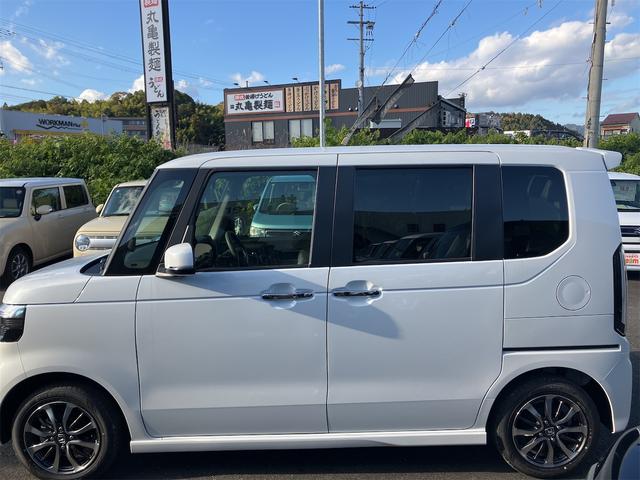 Ｎ－ＢＯＸカスタム ベースグレード　両側スライド・片側電動　クリアランスソナー　オートクルーズコントロール　オートライト　スマートキー　アイドリングストップ　電動格納ミラー　シートヒーター　ベンチシート　ＣＶＴ　ＥＳＣ（9枚目）