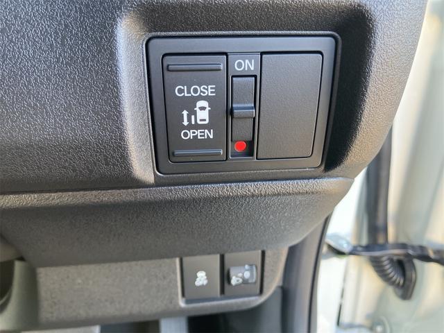 Ｎ－ＢＯＸカスタム ベースグレード　両側スライド・片側電動　クリアランスソナー　オートクルーズコントロール　オートライト　スマートキー　アイドリングストップ　電動格納ミラー　シートヒーター　ベンチシート　ＣＶＴ　ＥＳＣ（41枚目）