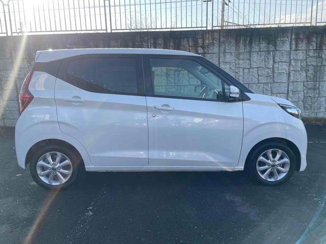 デイズ Ｘ　ＥＴＣ　全周囲カメラ　クリアランスソナー　オートライト　スマートキー　アイドリングストップ　電動格納ミラー　ベンチシート　ＣＶＴ　ミュージックプレイヤー接続可　アルミホイール（11枚目）