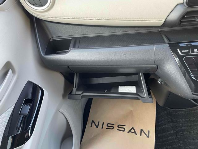 デイズ Ｘ　ＥＴＣ　全周囲カメラ　クリアランスソナー　オートライト　スマートキー　アイドリングストップ　電動格納ミラー　ベンチシート　ＣＶＴ　ミュージックプレイヤー接続可　アルミホイール（48枚目）